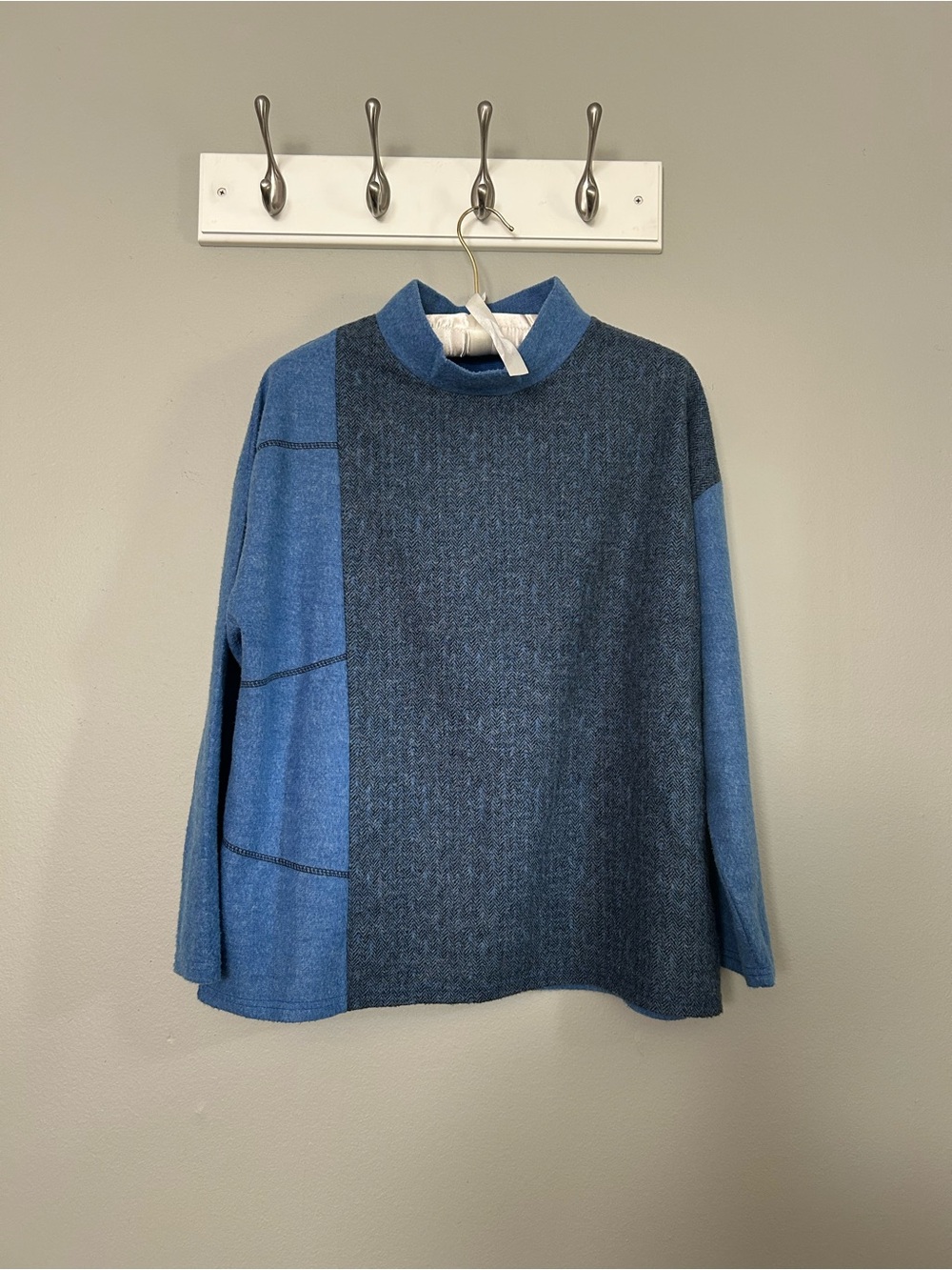 Women’s Trisha Tyler Two-Tone Blue Knit Sweater Large